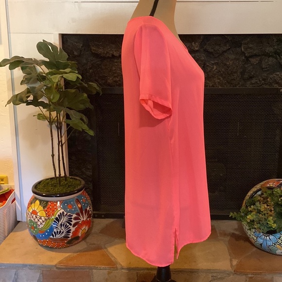New neon pink sheer chiffon blouse - Picture 3 of 7